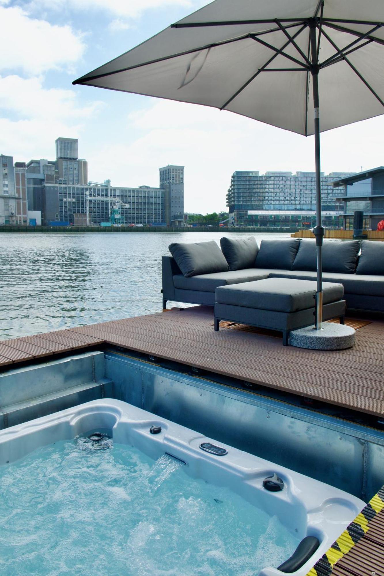 Wikkelboats At Floating Rotterdam Rijnhaven Villa Екстериор снимка