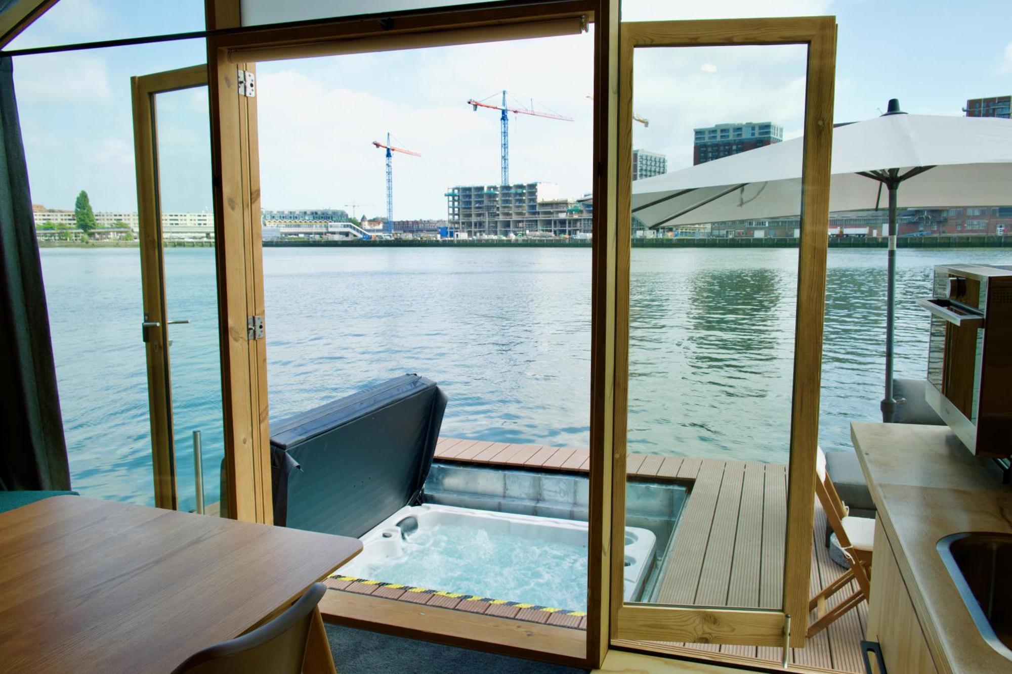 Wikkelboats At Floating Rotterdam Rijnhaven Villa Екстериор снимка